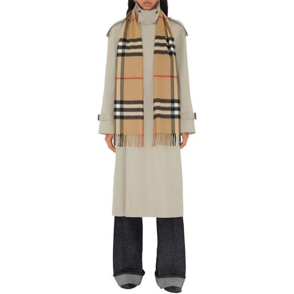 AUTH Burberry Cashmere Scar 12X66in - Picture 4 of 6